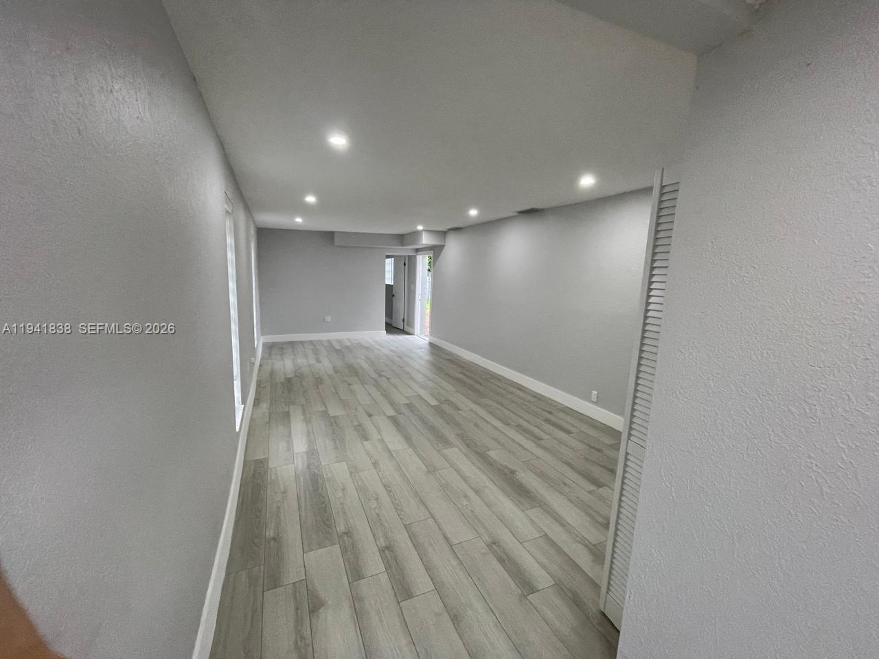 6241 3 / 2 1435 кв.футов $ 2026-01-08 0 Фото