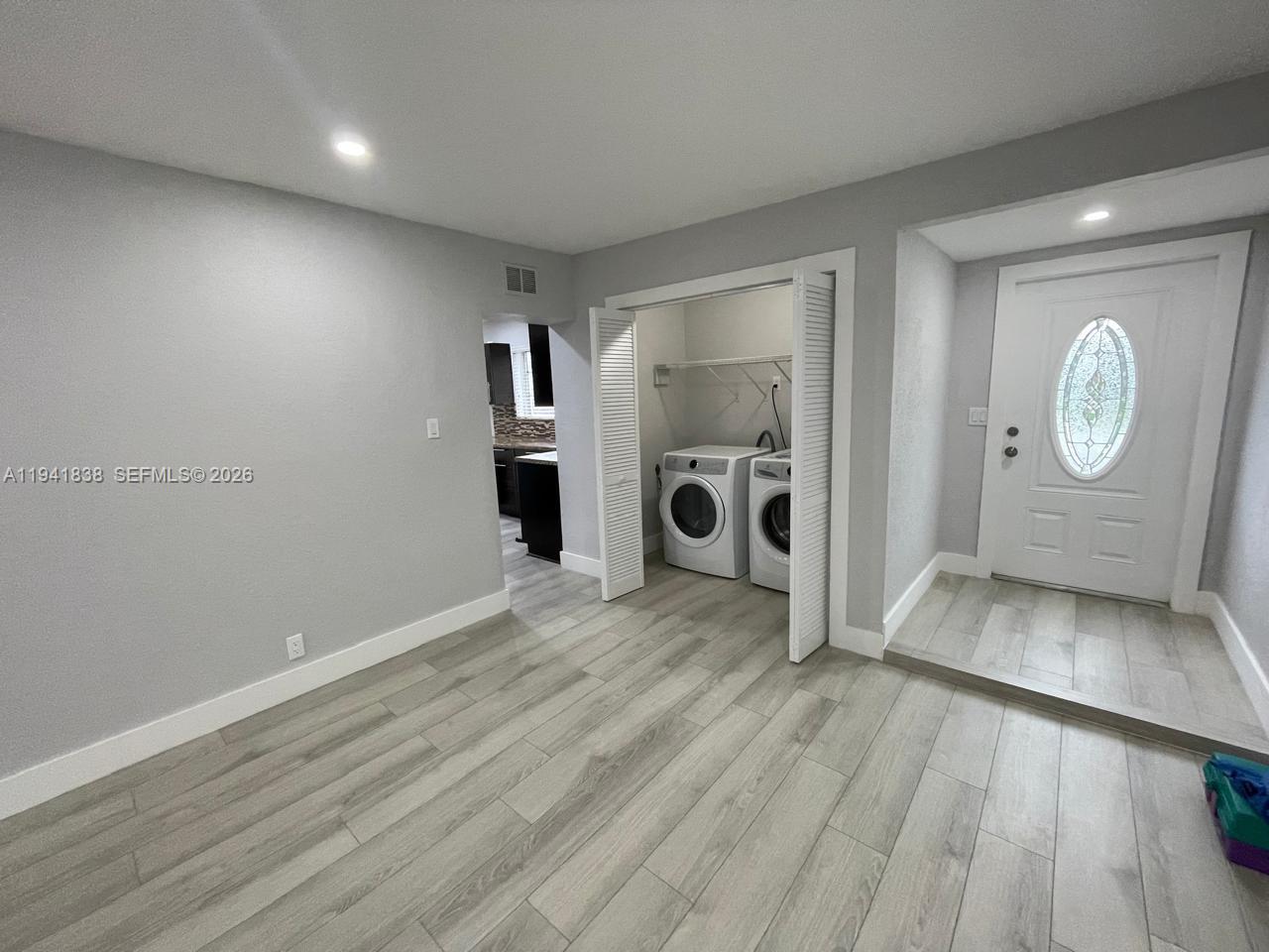 6241 3 / 2 1435 кв.футов $ 2026-01-08 0 Фото