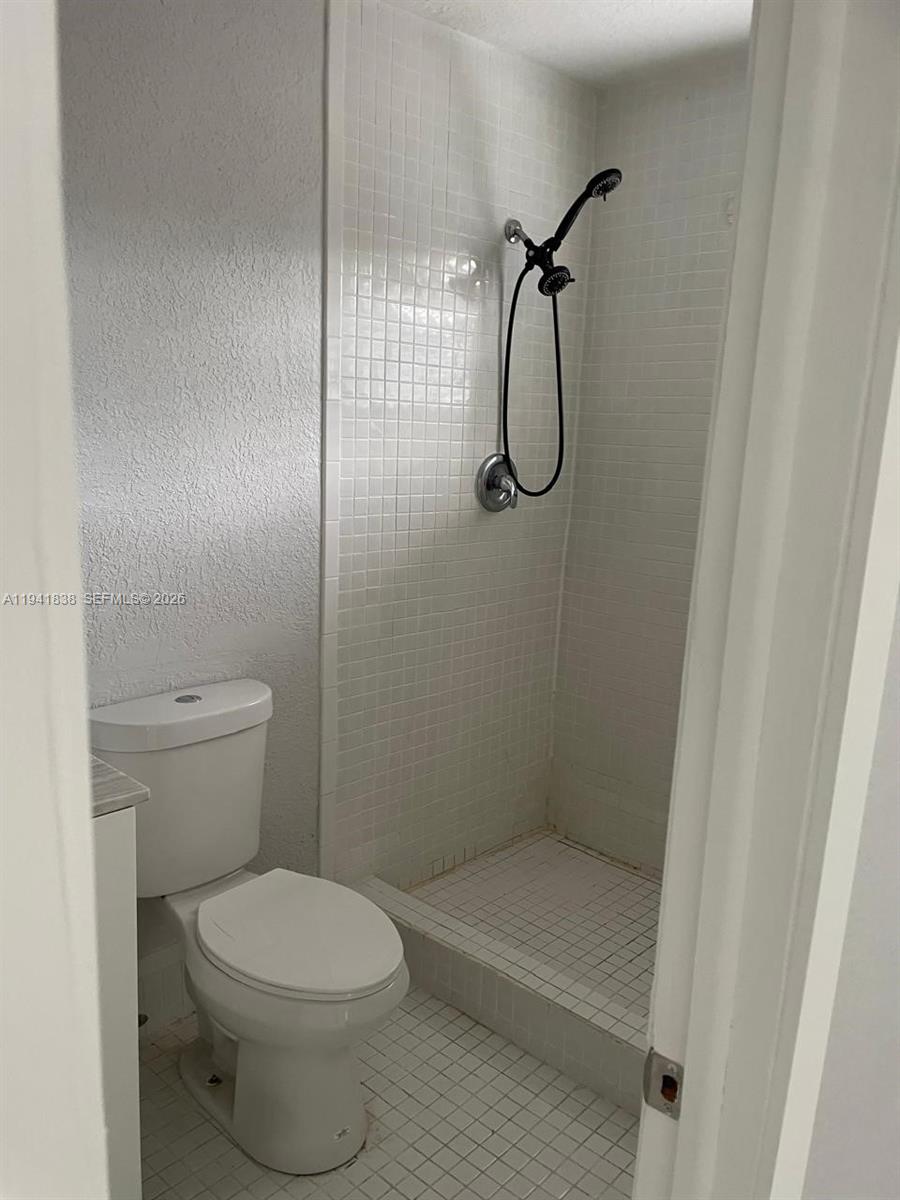 6241 3 / 2 1435 кв.футов $ 2026-01-08 0 Фото