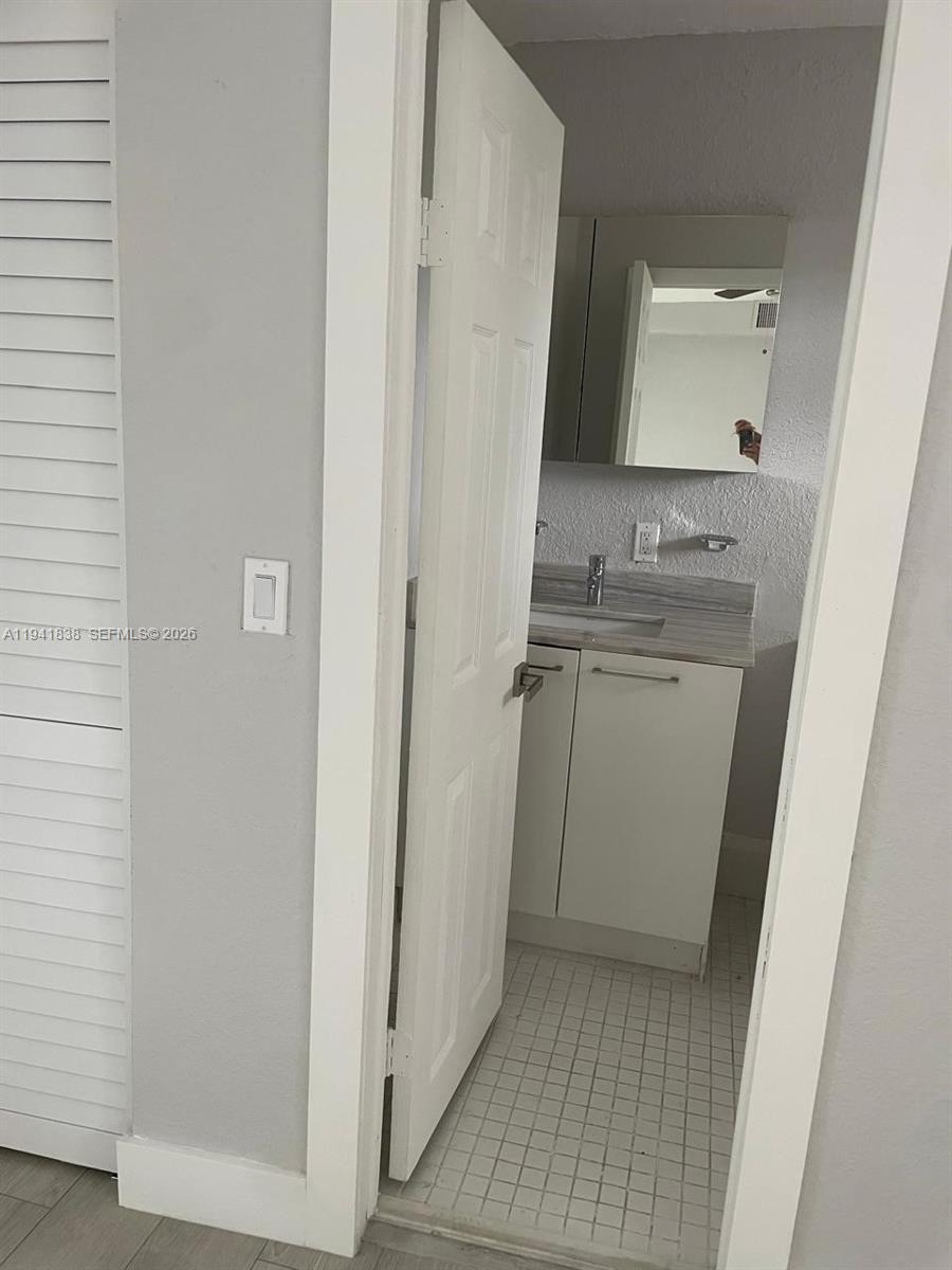 6241 3 / 2 1435 кв.футов $ 2026-01-08 0 Фото