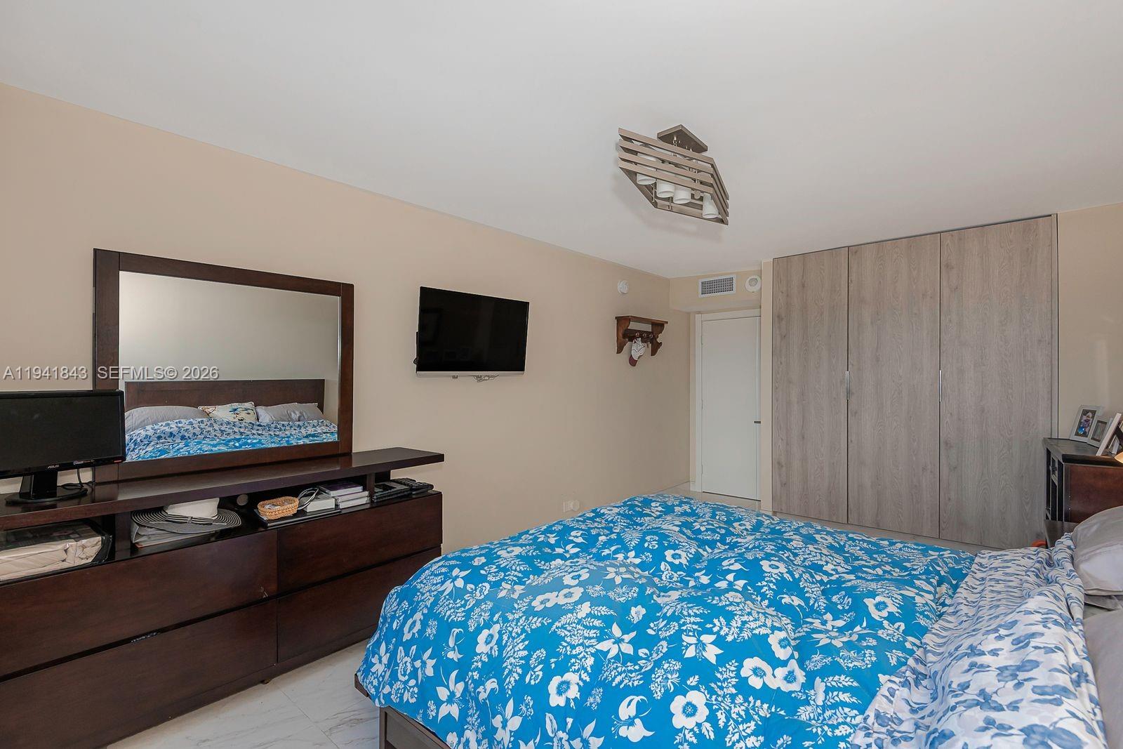 Подробнее 619 2 / 2 1830 кв.футов $ 2026-01-08 0 Фото