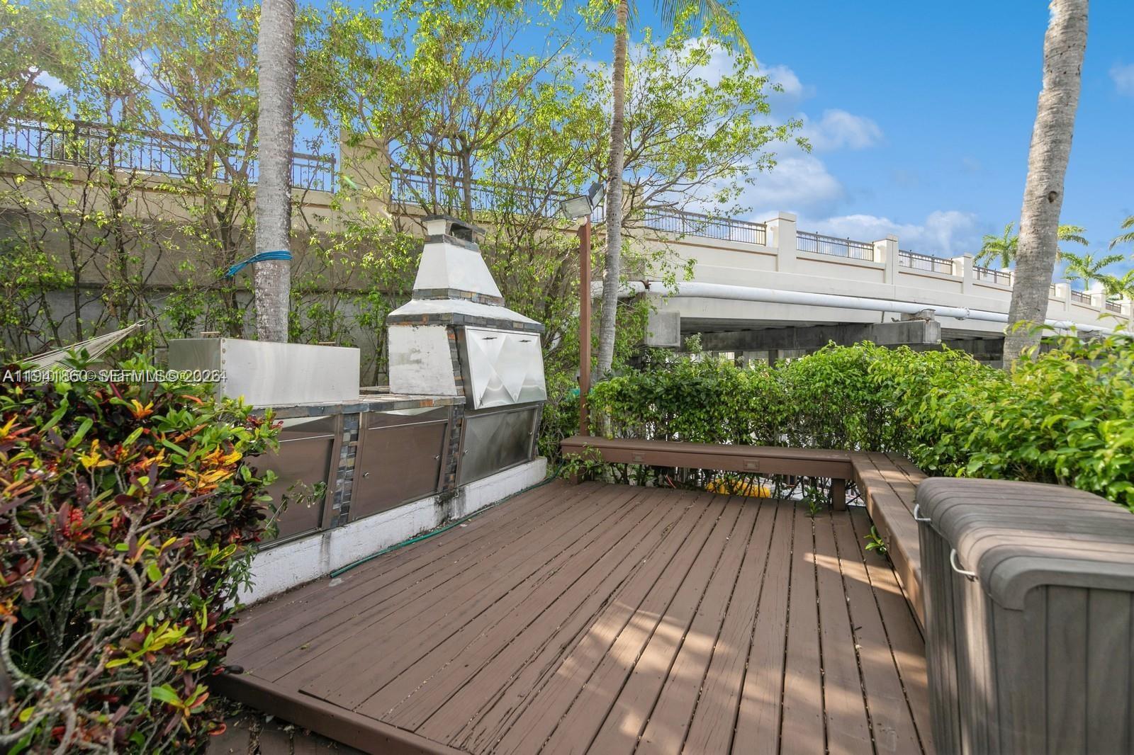 Photo of 999 Harbor Vw N  (999), Hollywood, Florida, 33019 - 