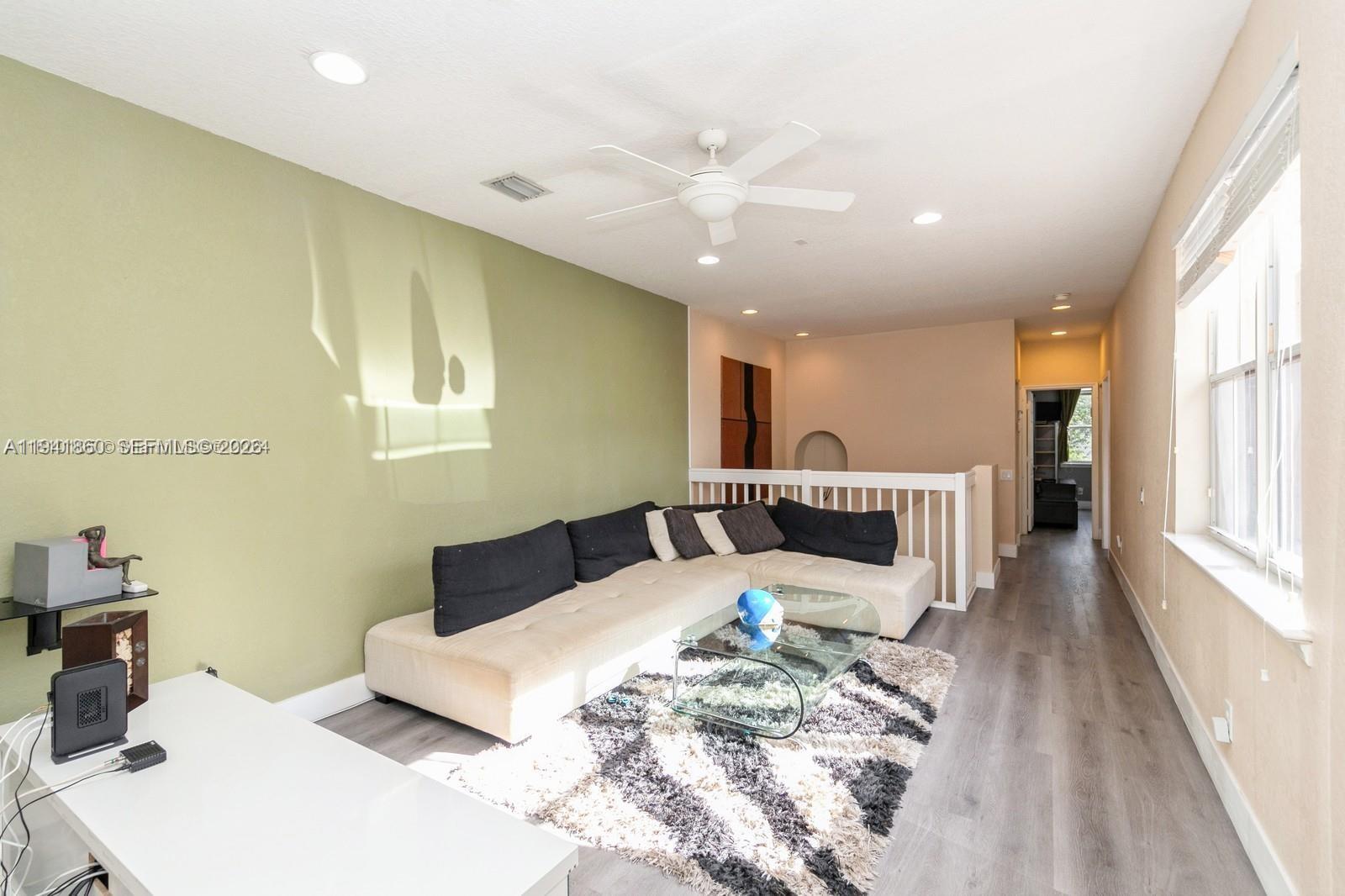 Photo of 999 Harbor Vw N  (999), Hollywood, Florida, 33019 - 