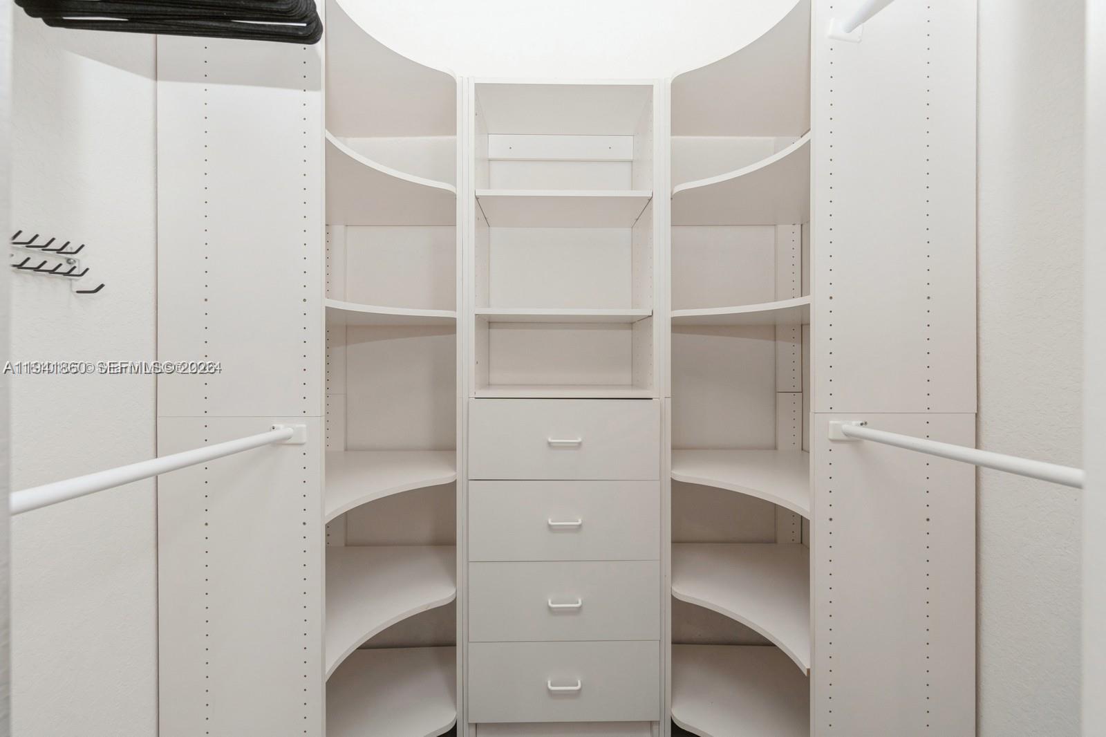 Photo of 999 Harbor Vw N  (999), Hollywood, Florida, 33019 - 