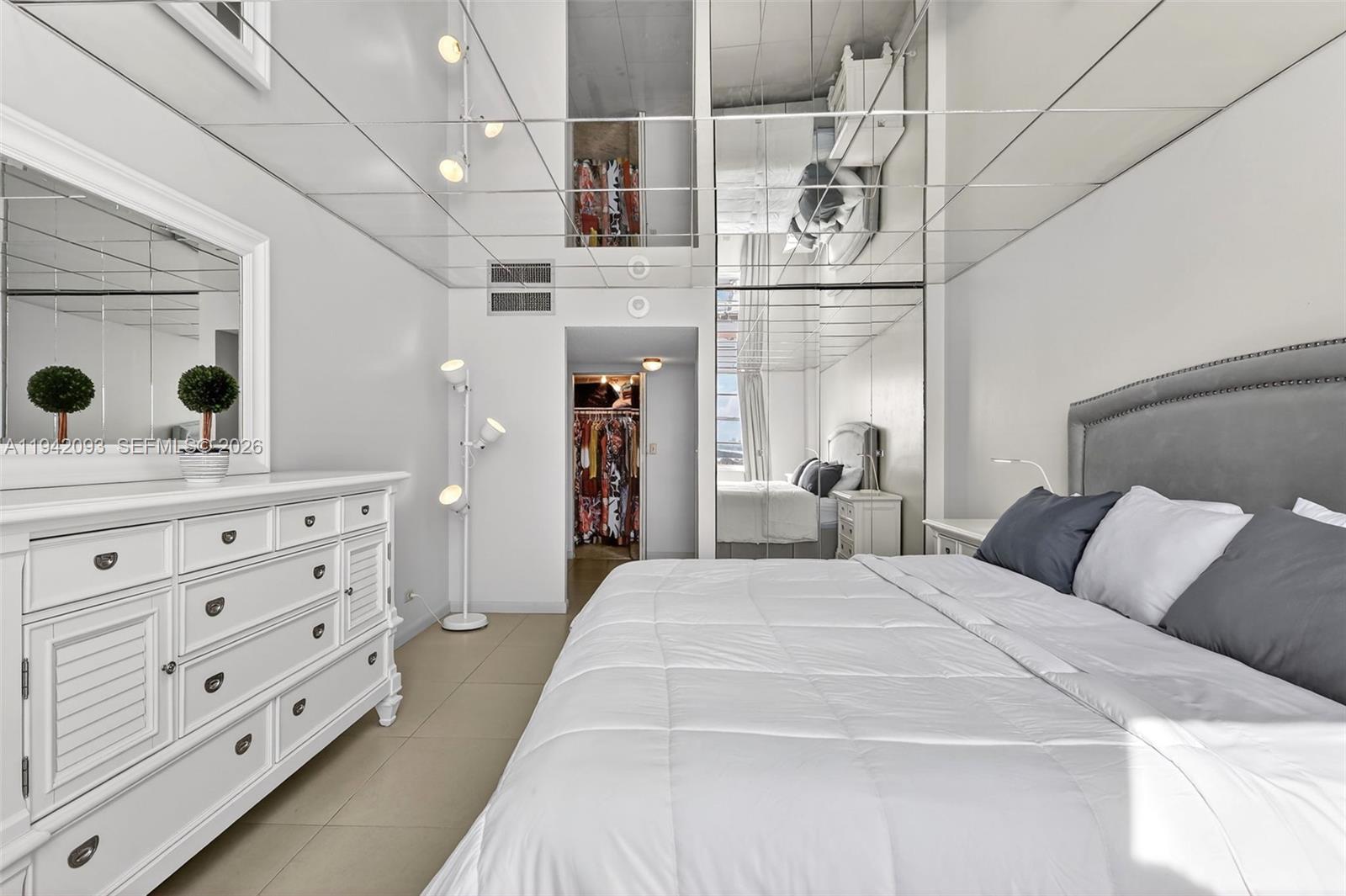 Подробнее 1905 1 / 2 1104 кв.футов $ 2026-01-09 0 Фото