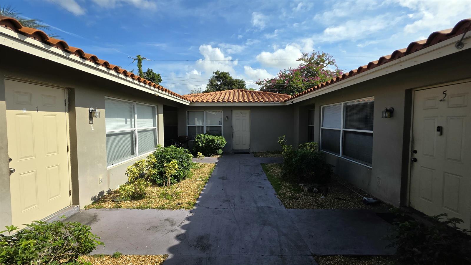 1-5  / 4 3852 sq. ft. $ 2026-06-21 0 foto