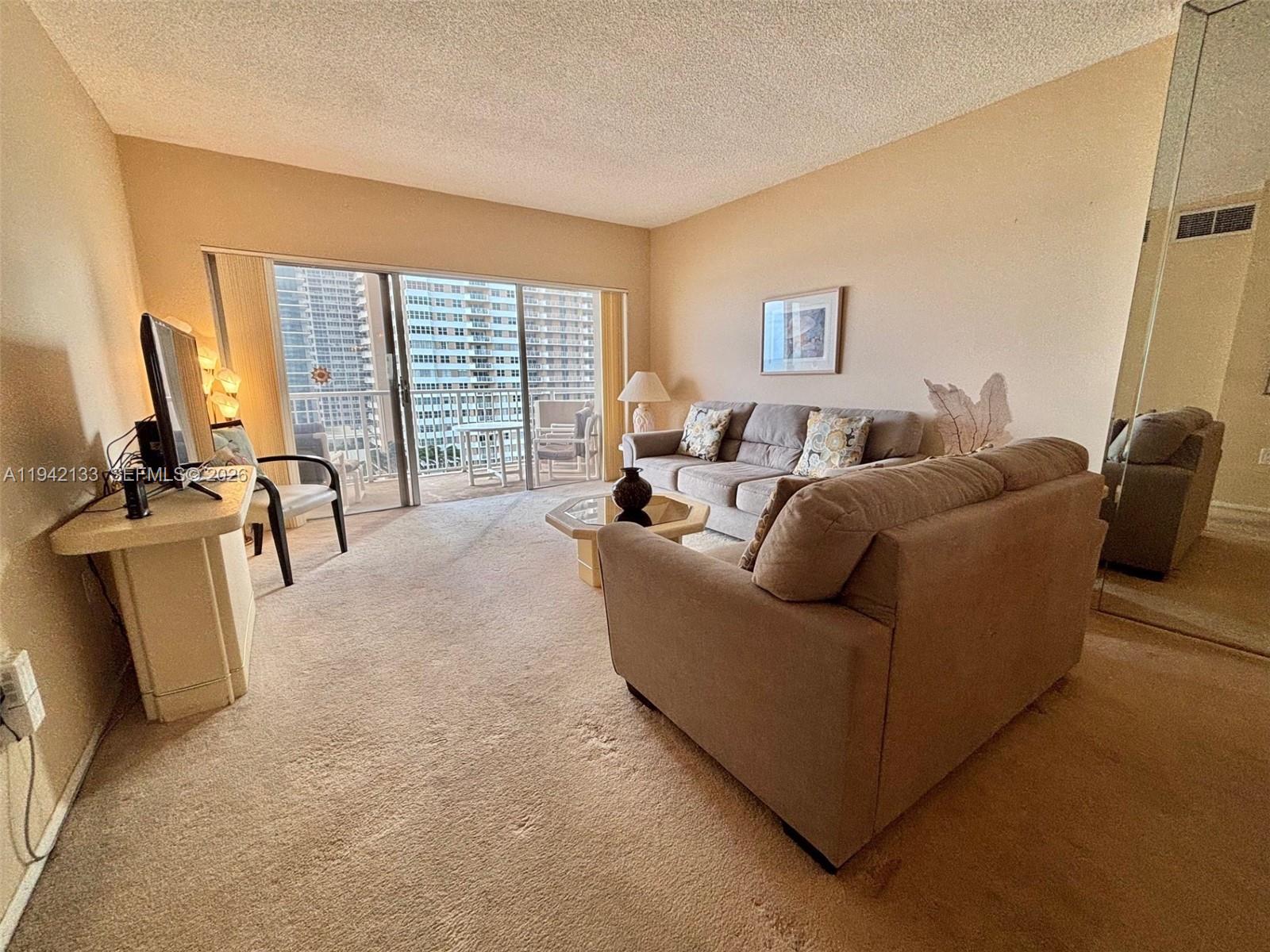 9L 1 / 2 870 кв.футов $ 2026-01-09 0 Фото