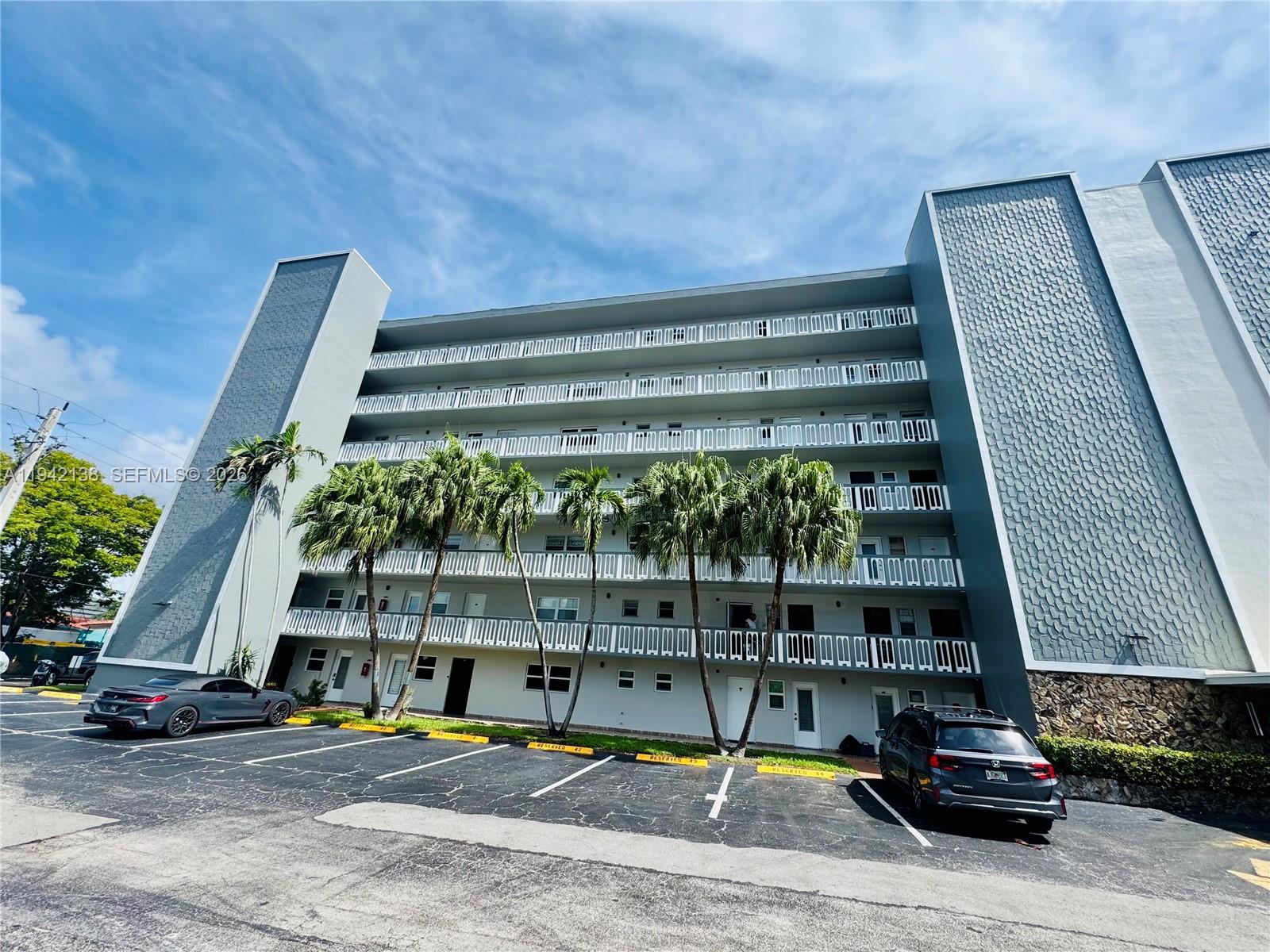 Photo of 420 12th Ave  #502, Hallandale Beach, Florida, 33009 - 