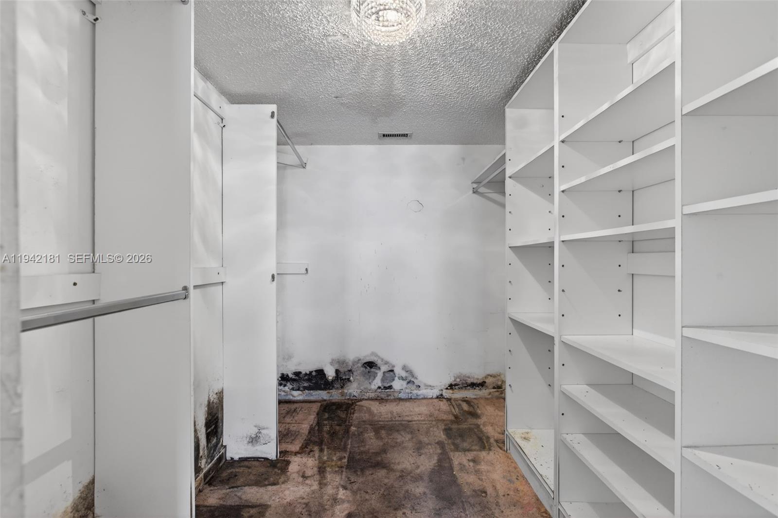 104 2 / 2 920 sq. ft. $ 2026-01-09 0 Photo