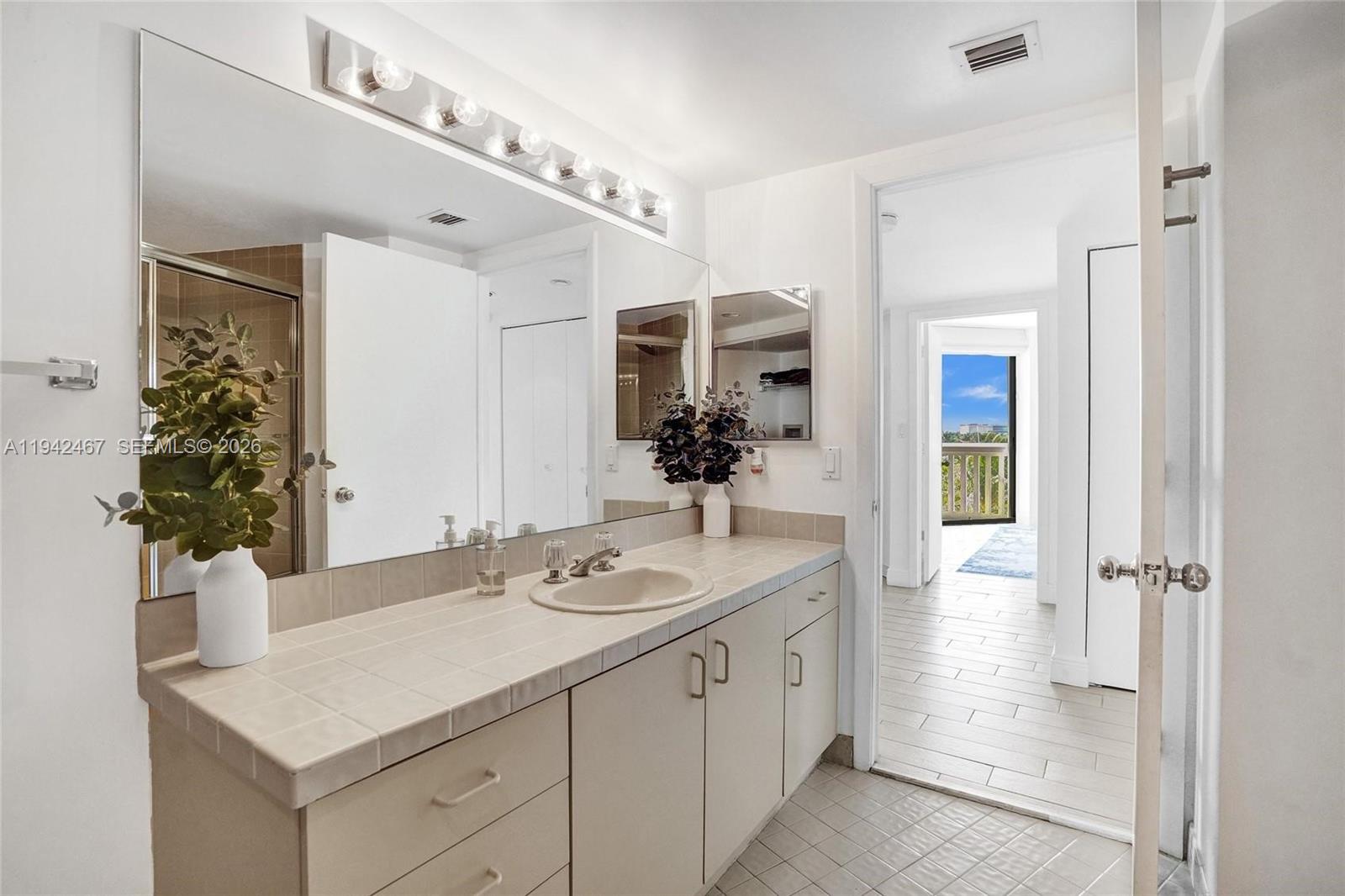 503 3 / 3 1840 sq. ft. $ 2026-01-09 0 foto