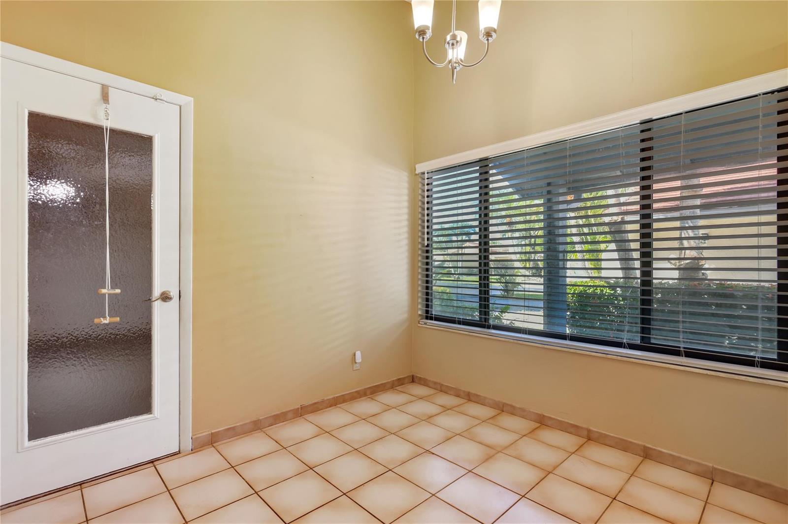 Ver detalles 5541 2 / 2 1534 sq. ft. $ 2026-06-04 0 foto