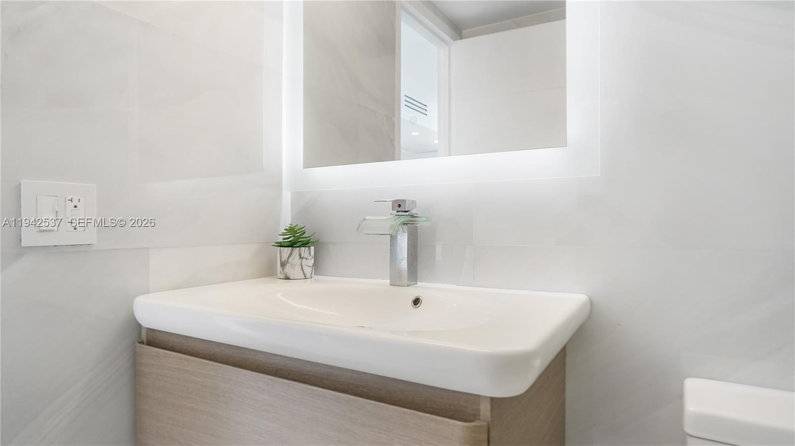 Photo of 2017 Ocean Dr  #1206, Hallandale Beach, Florida, 33009 - 