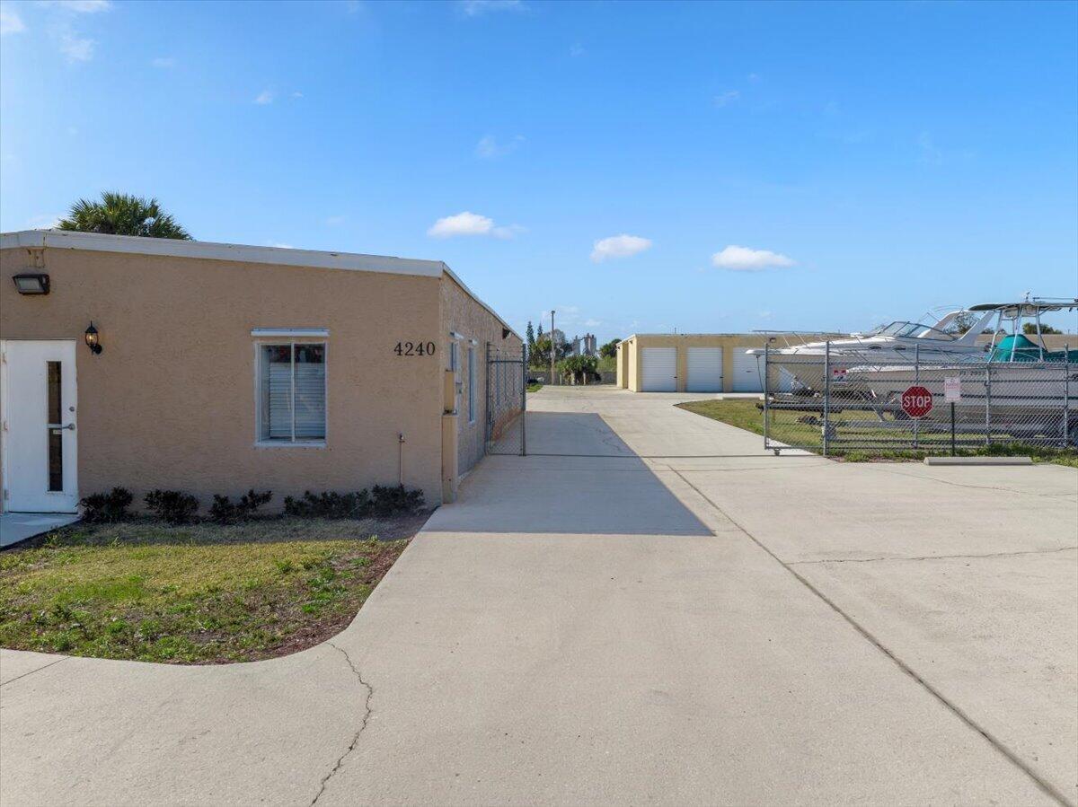 Ver detalles / 4 sq. ft. $ 2026-05-22 0 foto