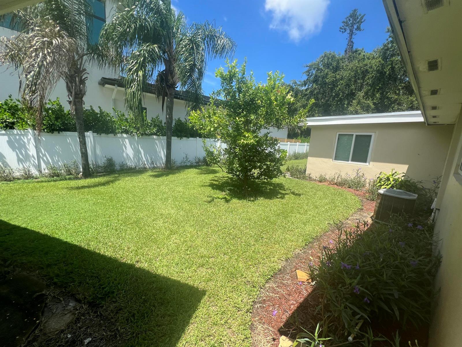   / 3 2580 sq. ft. $ 2026-06-03 0 foto