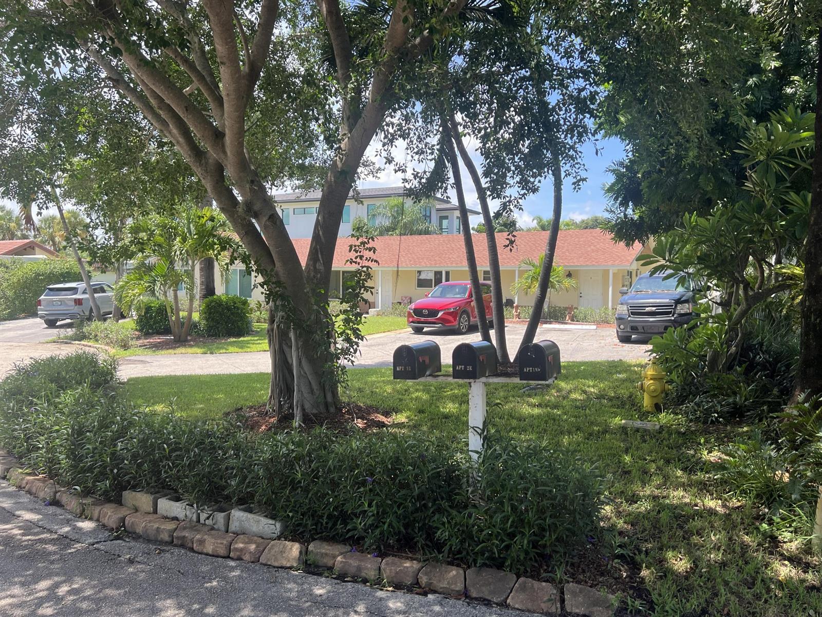  / 3 2580 sq. ft. $ 2026-06-03 0 foto