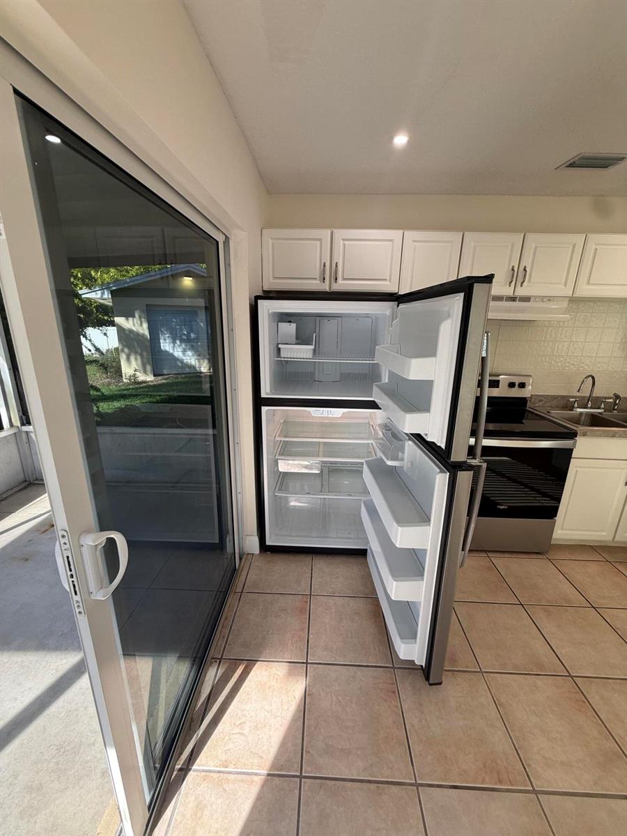   / 3 2580 sq. ft. $ 2026-06-03 0 foto