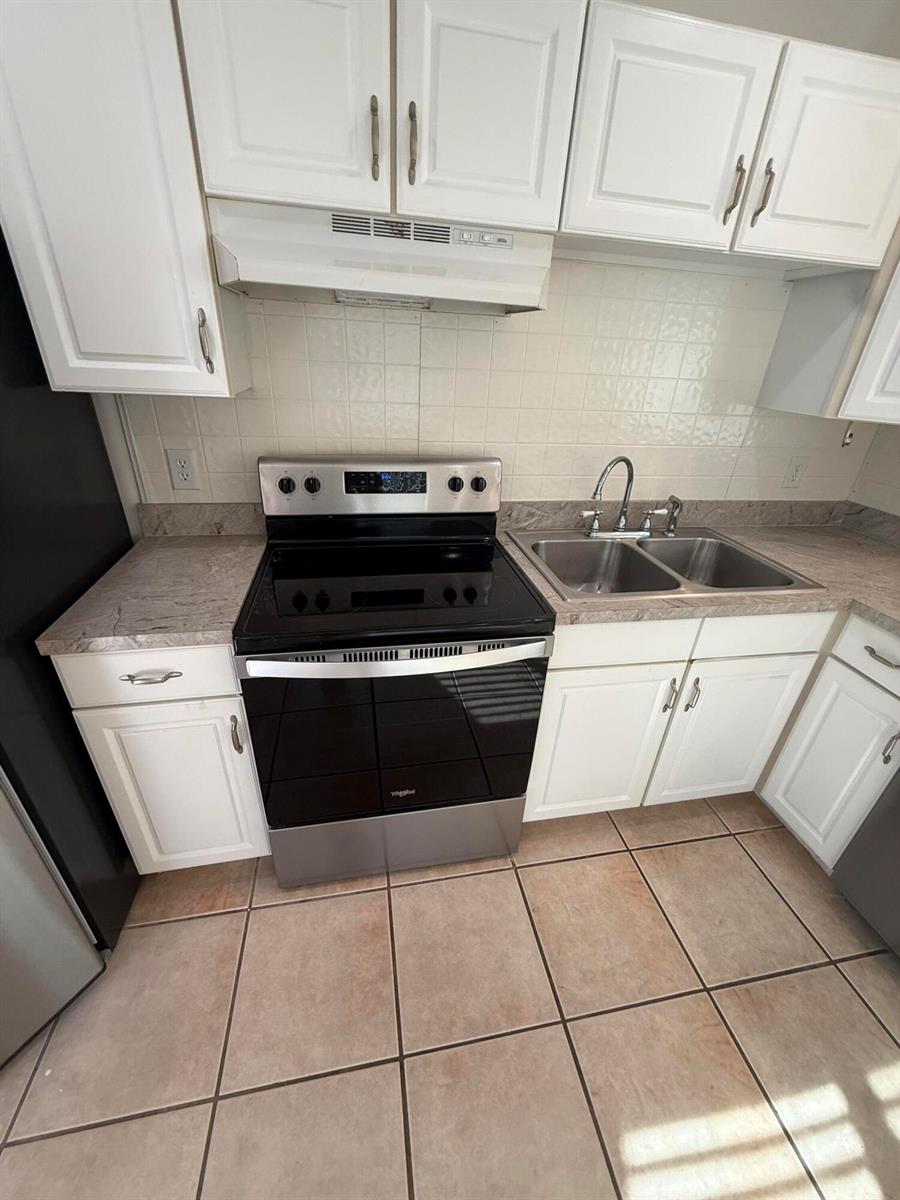   / 3 2580 sq. ft. $ 2026-06-03 0 foto