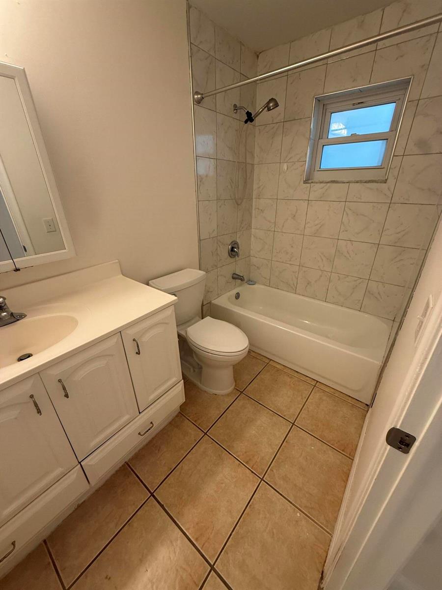   / 3 2580 sq. ft. $ 2026-06-03 0 foto