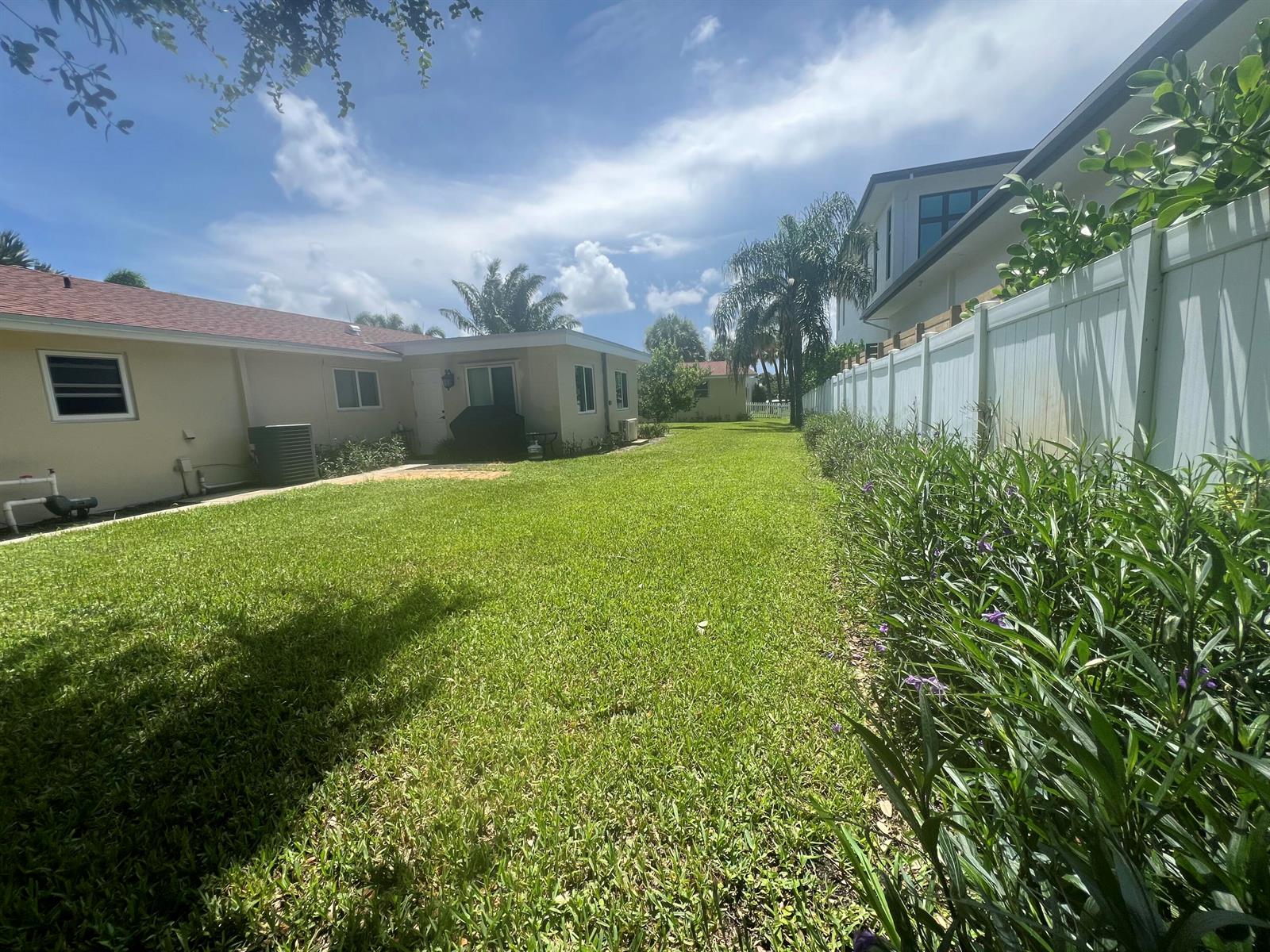   / 3 2580 sq. ft. $ 2026-06-03 0 foto