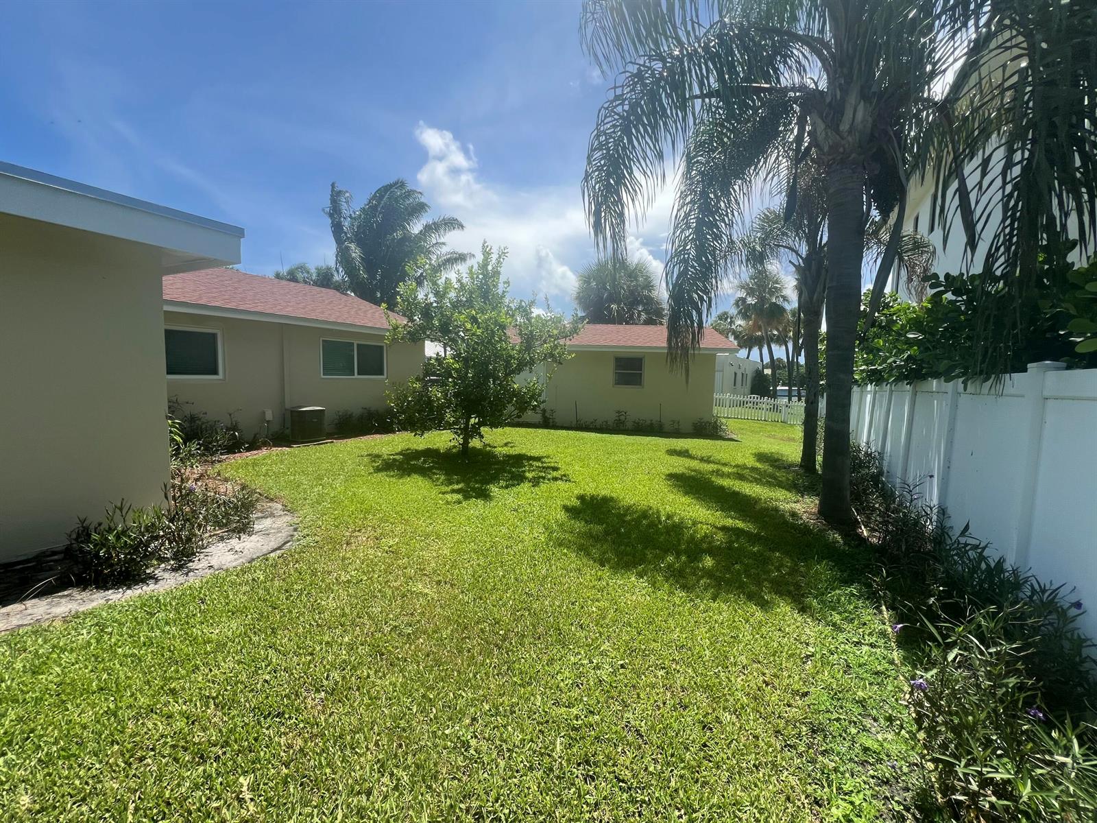   / 3 2580 sq. ft. $ 2026-06-03 0 foto