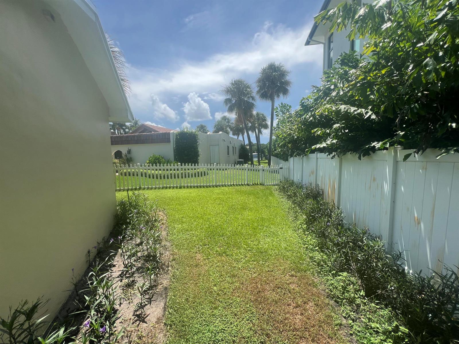   / 3 2580 sq. ft. $ 2026-06-03 0 foto