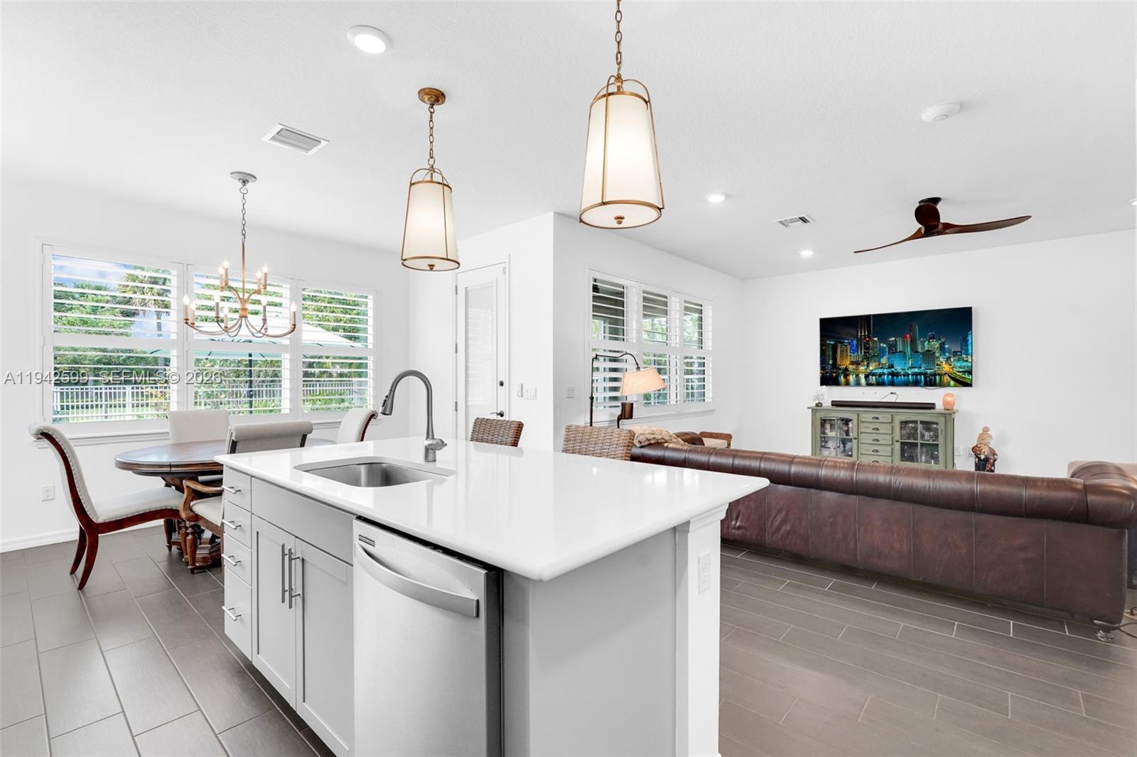 1612 3 / 3 2220 кв.футов $ 2026-01-09 0 Фото