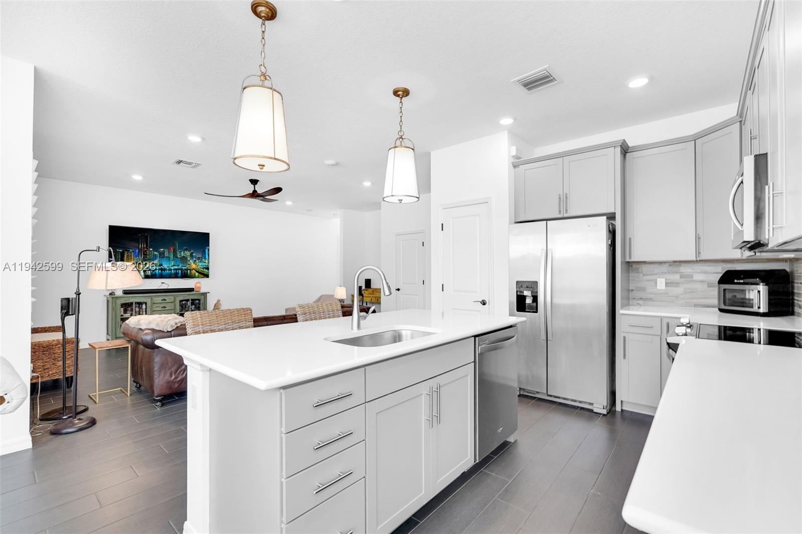 1612 3 / 3 2220 кв.футов $ 2026-01-09 0 Фото