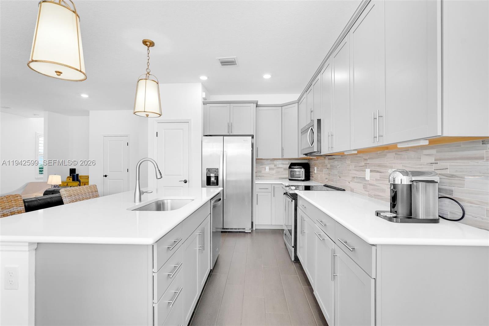 1612 3 / 3 2220 кв.футов $ 2026-01-09 0 Фото