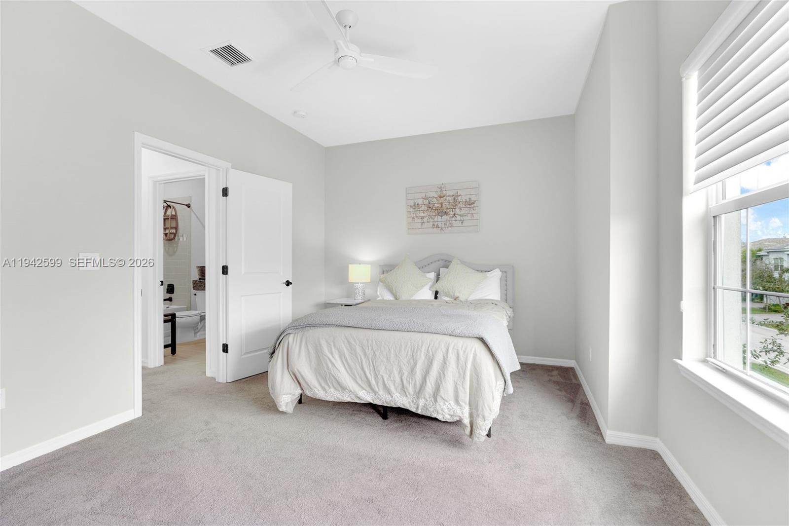 1612 3 / 3 2220 кв.футов $ 2026-01-09 0 Фото