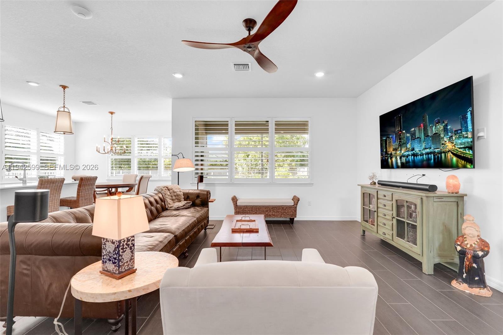 1612 3 / 3 2220 кв.футов $ 2026-01-09 0 Фото