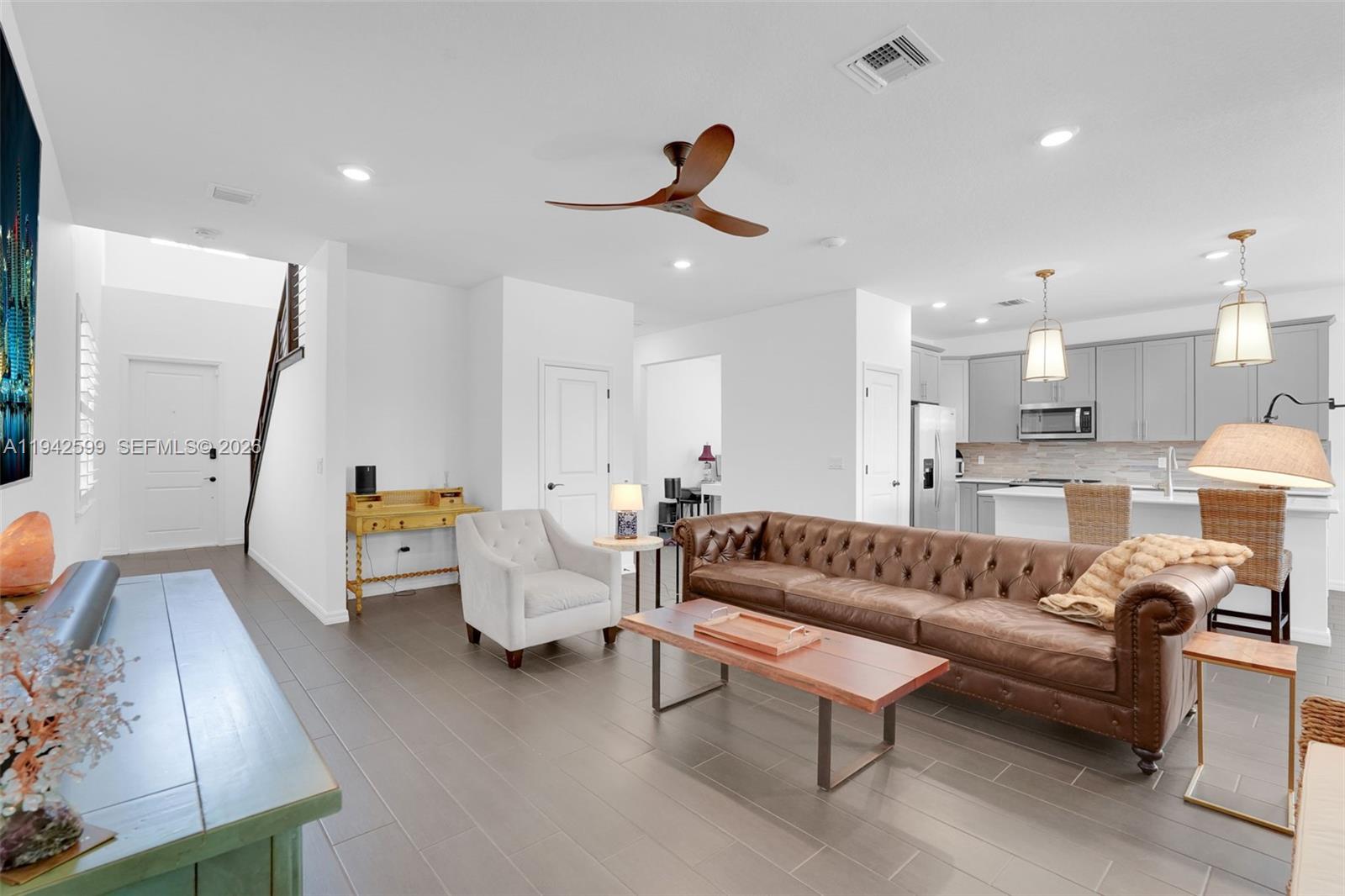 1612 3 / 3 2220 кв.футов $ 2026-01-09 0 Фото