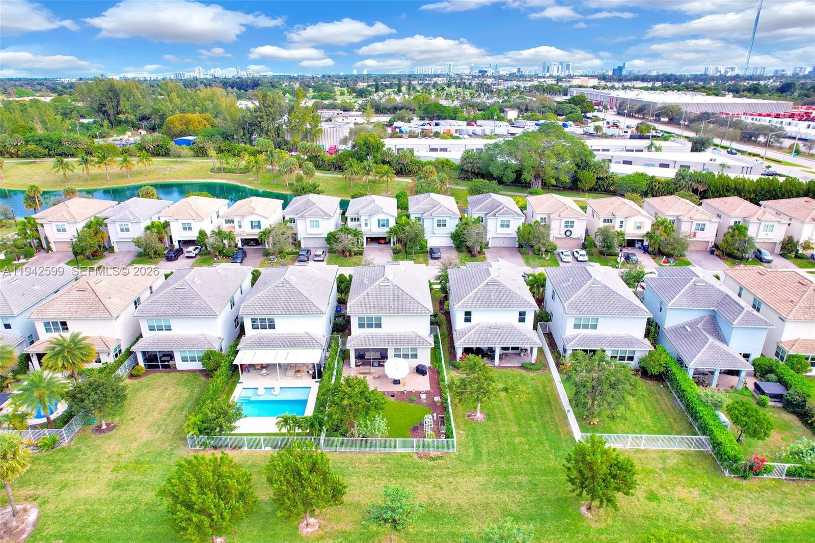 1612 3 / 3 2220 кв.футов $ 2026-01-09 0 Фото