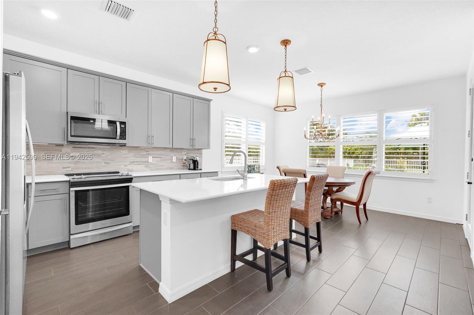 1612 3 / 3 2220 кв.футов $ 2026-01-09 0 Фото