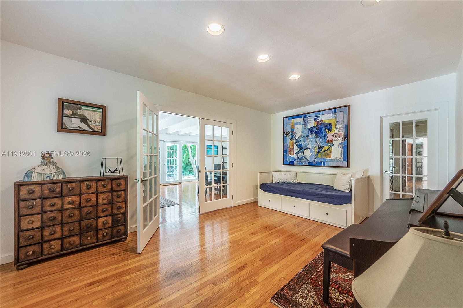 See details / sq. ft. $ 2026-01-09 0 Photo