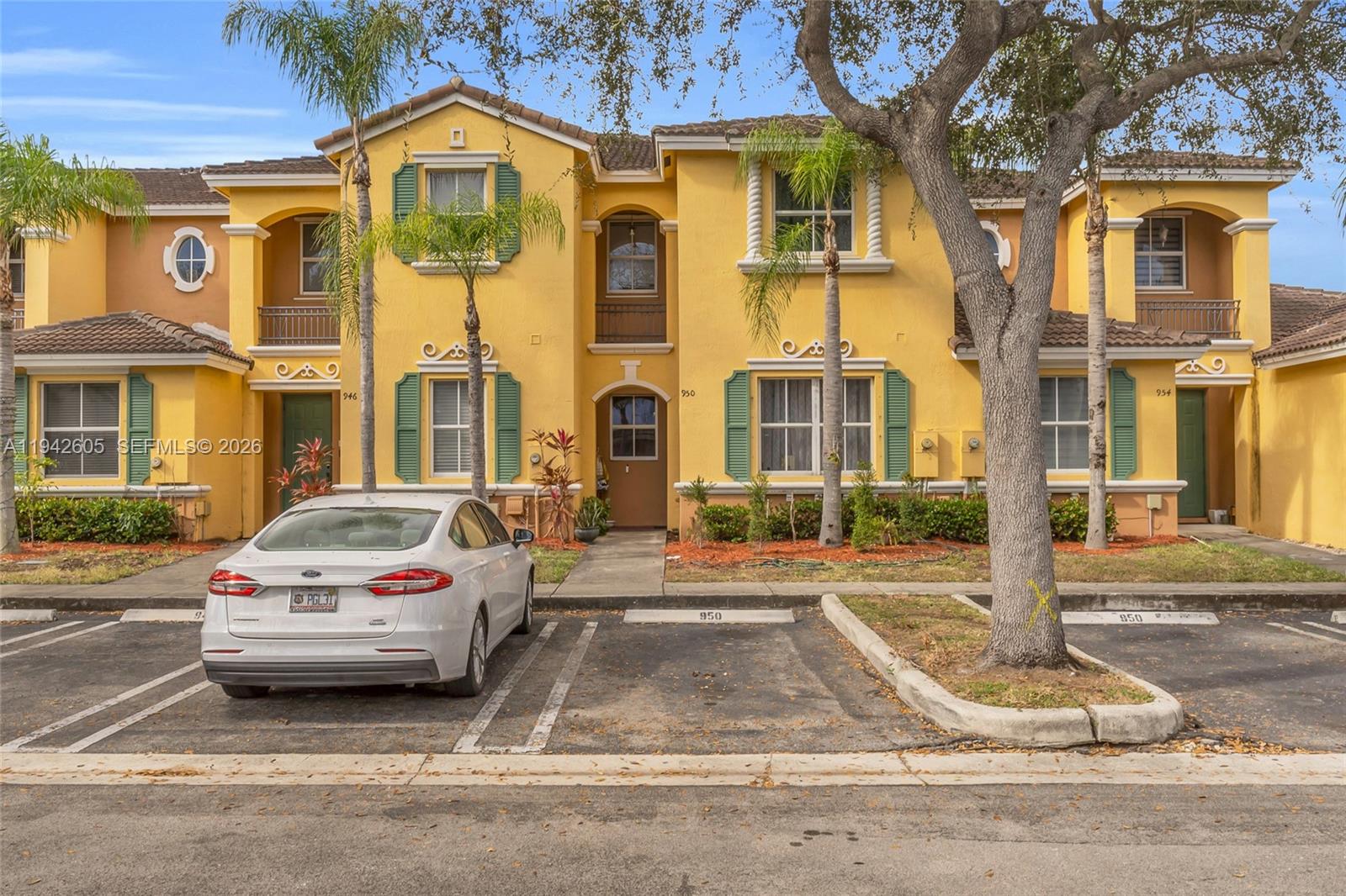 Ver detalles 950 3 / 3 1584 sq. ft. $ 2026-06-02 0 foto