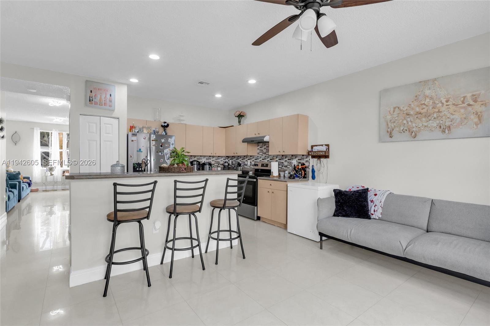 Ver detalles 950 3 / 3 1584 sq. ft. $ 2026-06-02 0 foto