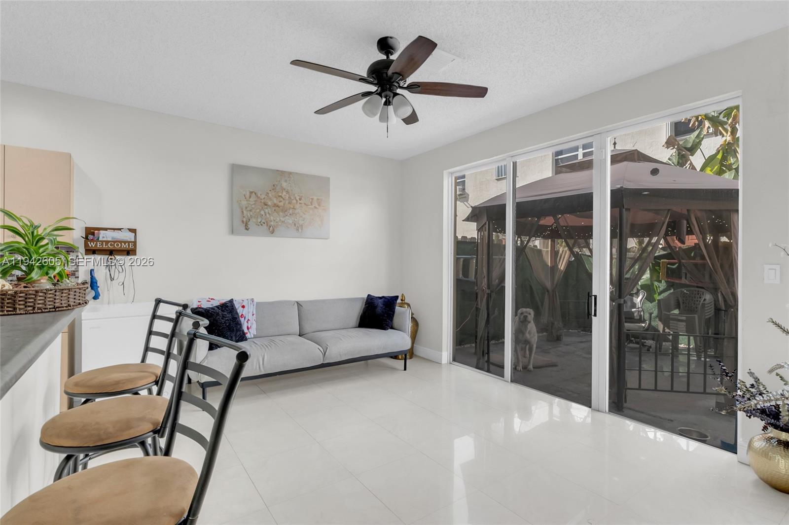Ver detalles 950 3 / 3 1584 sq. ft. $ 2026-06-02 0 foto