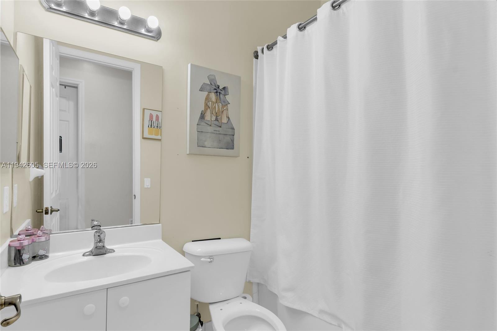 Ver detalles 950 3 / 3 1584 sq. ft. $ 2026-06-02 0 foto
