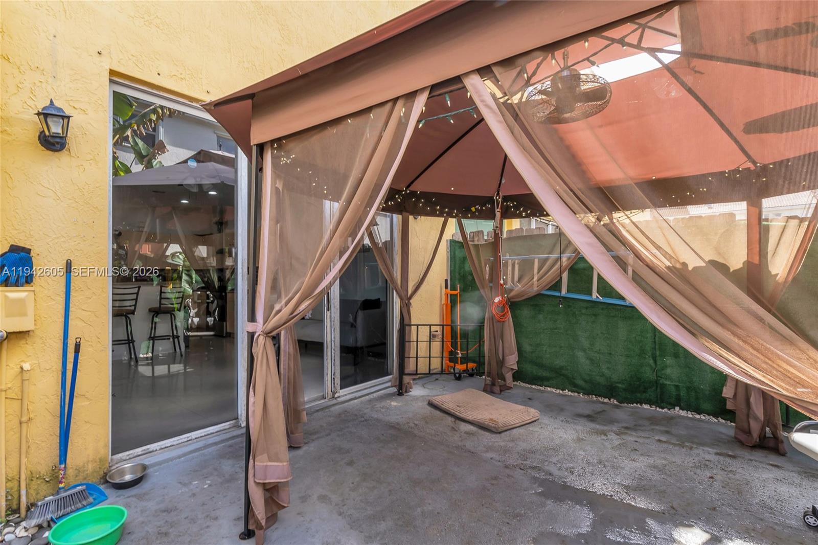 Ver detalles 950 3 / 3 1584 sq. ft. $ 2026-06-02 0 foto