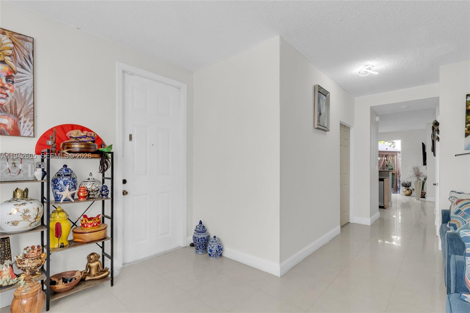 Ver detalles 950 3 / 3 1584 sq. ft. $ 2026-06-02 0 foto