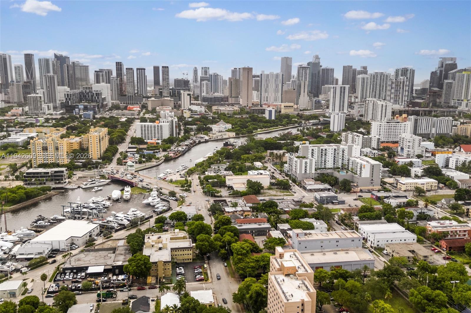   /   кв.футов $ 2026-01-09 0 Фото