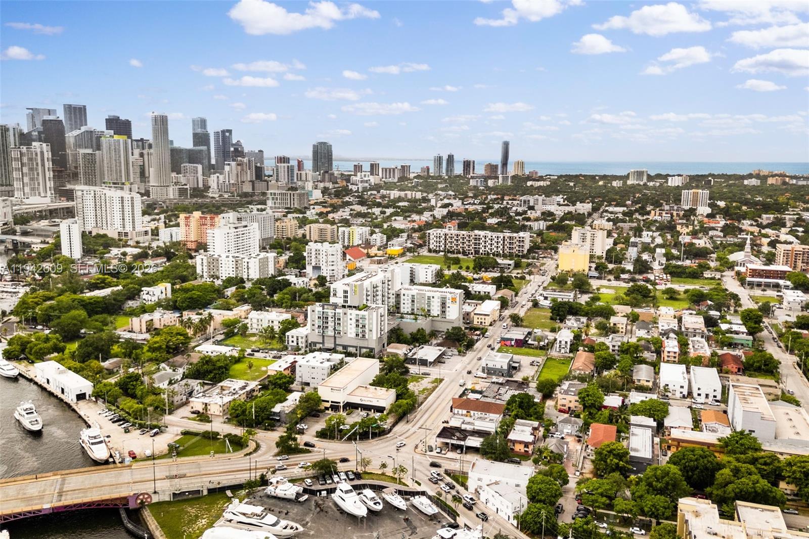   /   кв.футов $ 2026-01-09 0 Фото