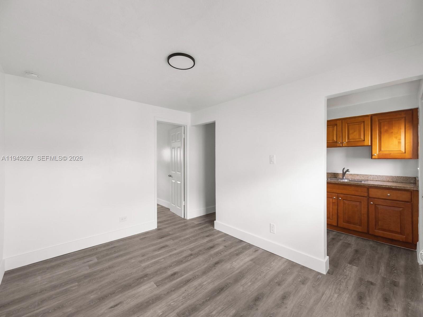   /  2280 кв.футов $ 2026-01-09 0 Фото