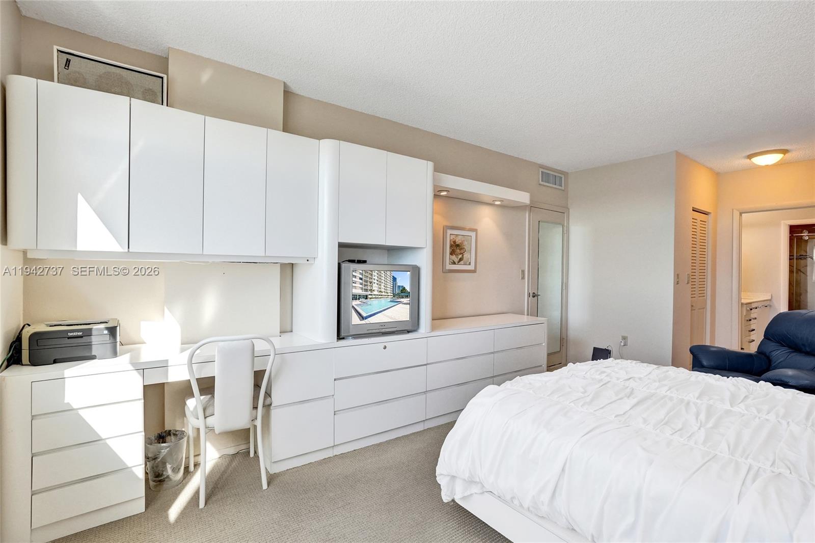 Ver detalles 1110 2 / 2 1220 sq. ft. $ 2026-02-11 0 foto