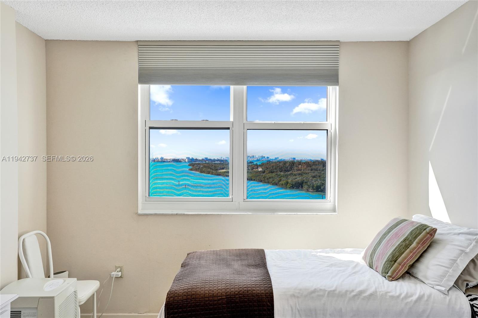 Ver detalles 1110 2 / 2 1220 sq. ft. $ 2026-02-11 0 foto