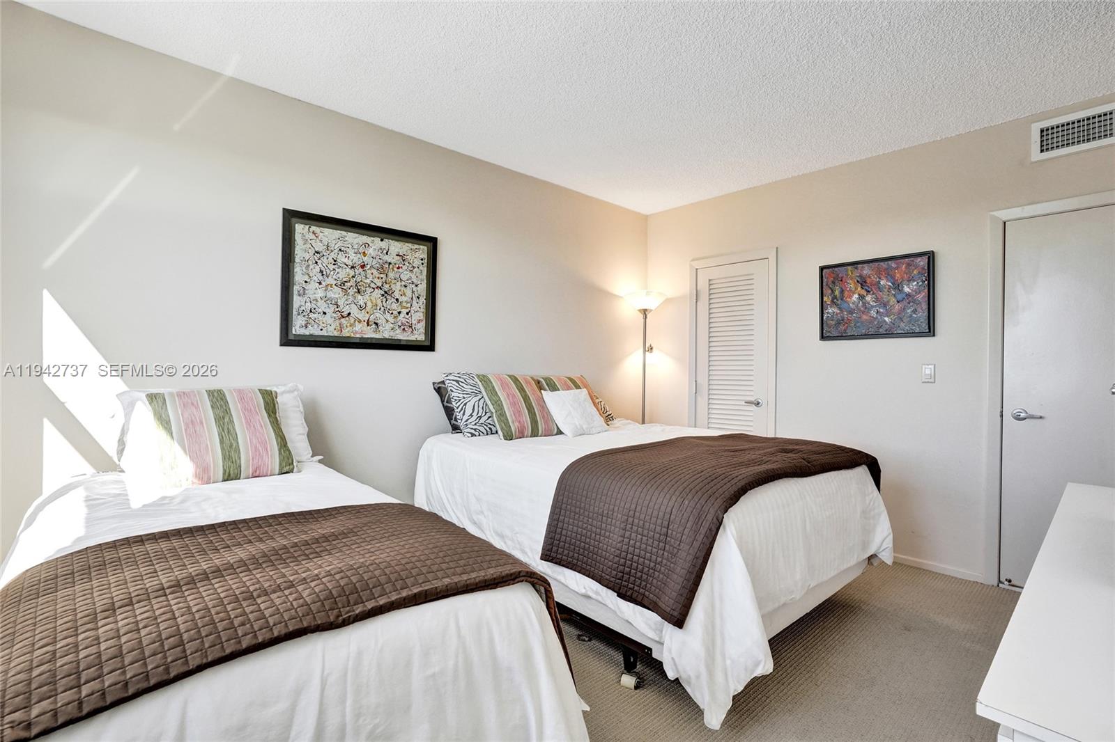 Ver detalles 1110 2 / 2 1220 sq. ft. $ 2026-02-11 0 foto