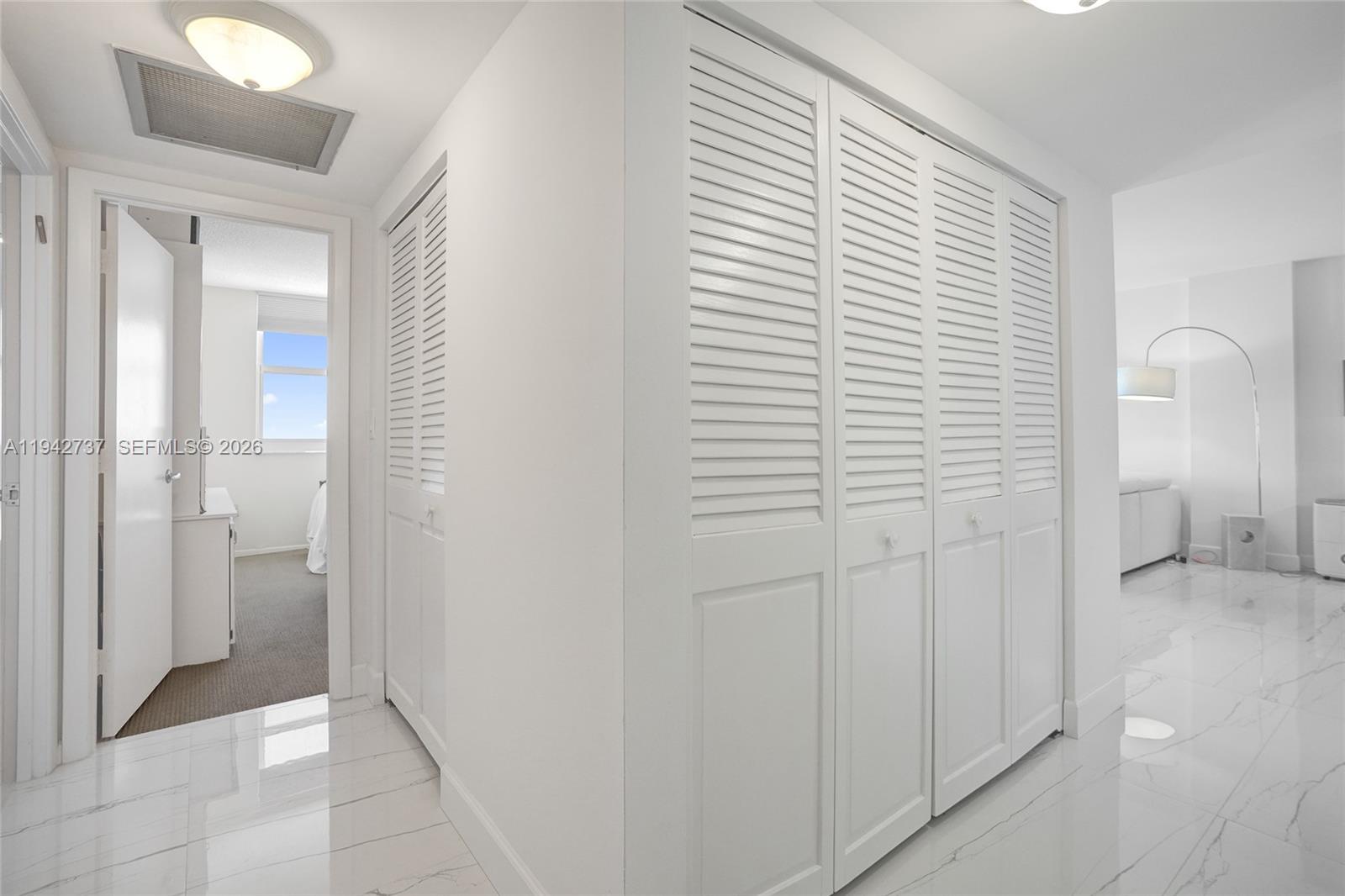 Ver detalles 1110 2 / 2 1220 sq. ft. $ 2026-02-11 0 foto