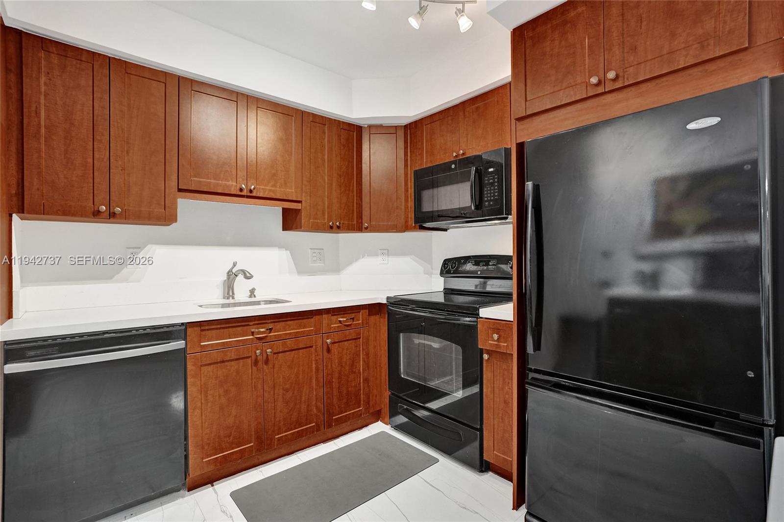 Ver detalles 1110 2 / 2 1220 sq. ft. $ 2026-02-11 0 foto