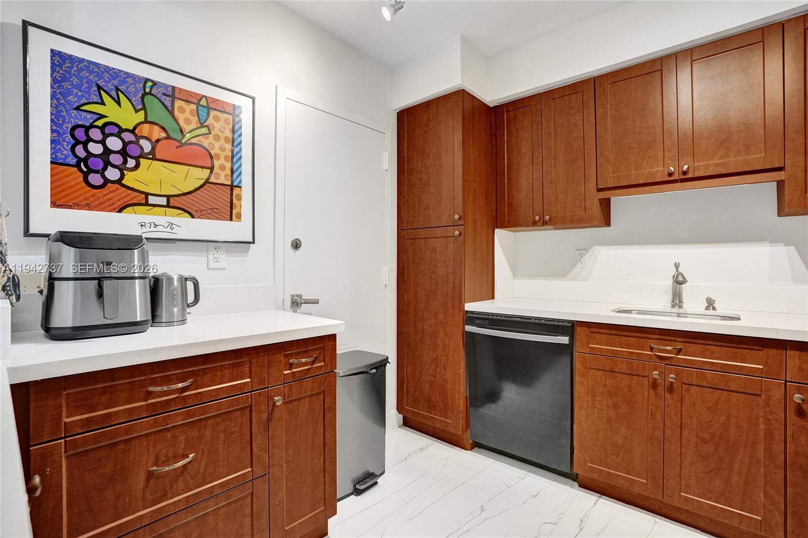 Ver detalles 1110 2 / 2 1220 sq. ft. $ 2026-02-11 0 foto