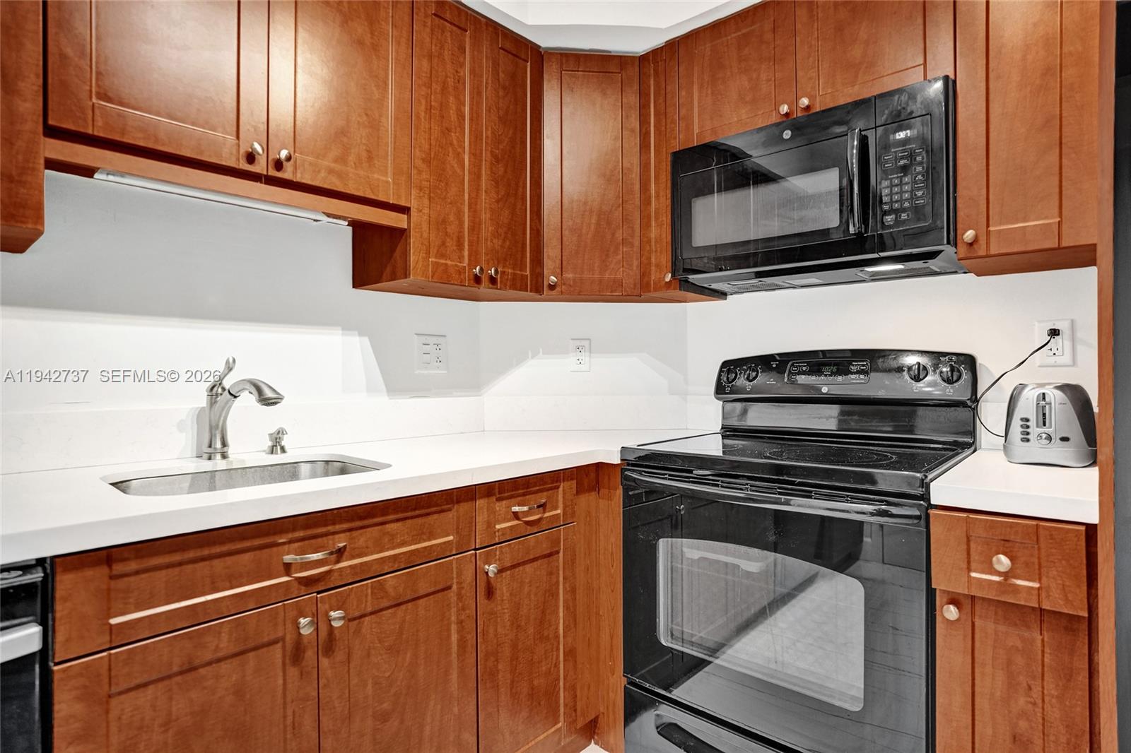 Ver detalles 1110 2 / 2 1220 sq. ft. $ 2026-02-11 0 foto